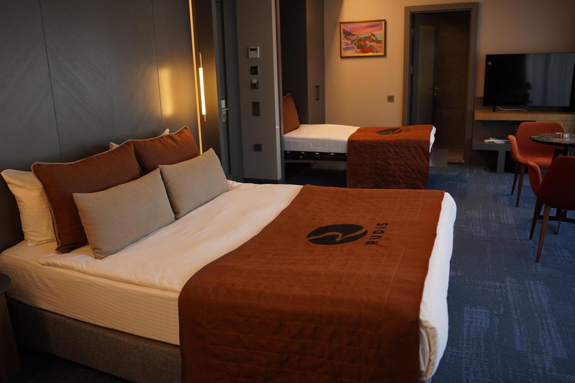 Rudis Hotel Narlidere Bagian luar foto